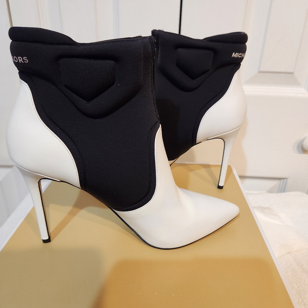 Michael Kors Black and White Heeled Boots with Pointed Toe - Picture 3 of 4